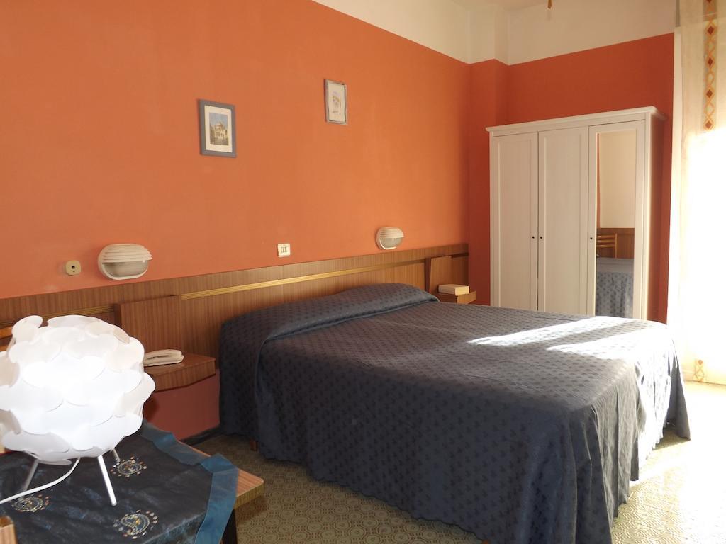 Hotel Danubio San Mauro Mare Szoba fotó